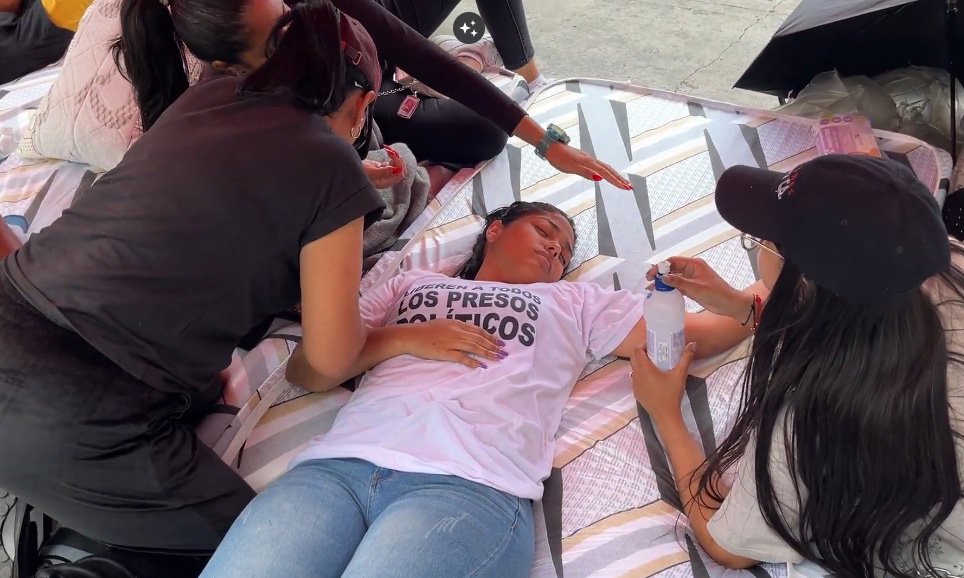 Familiares en huelga de hambre en Zona 7 comienzan a presentar deterioro de salud