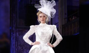 Valeria Di Martino cierra con vestido de novia el desfile de Teté Rosado en Nueva York