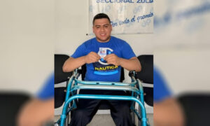 Periodista Néstor Valbuena necesita apoyo para volver a caminar