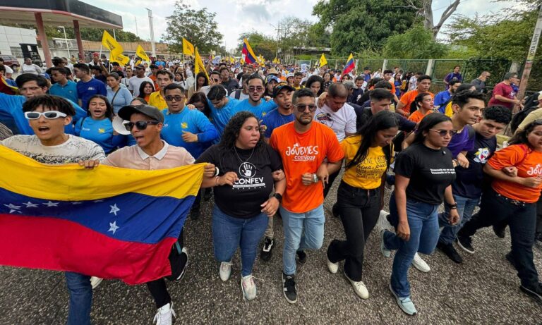 Juventud marabina marcha para exigir la libertad de los presos políticos