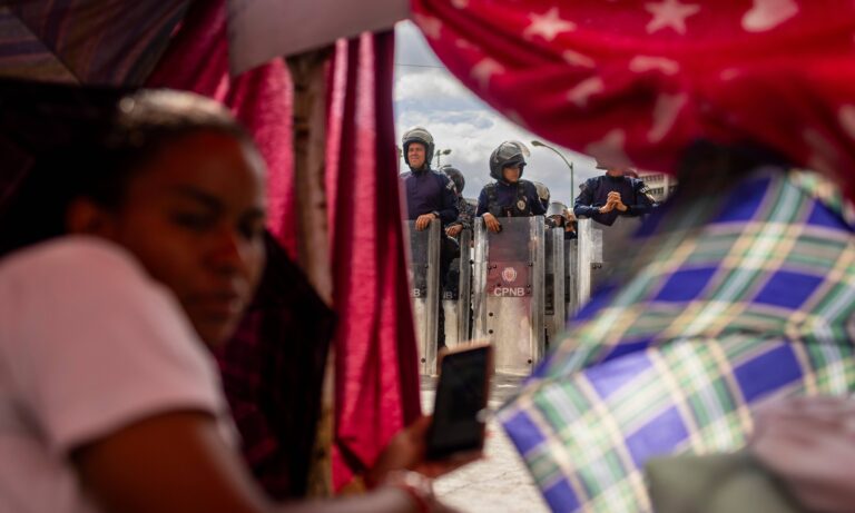 Mujeres familiares de presos políticos sumás más de 72 horas en huelga de hambre en Zona 7