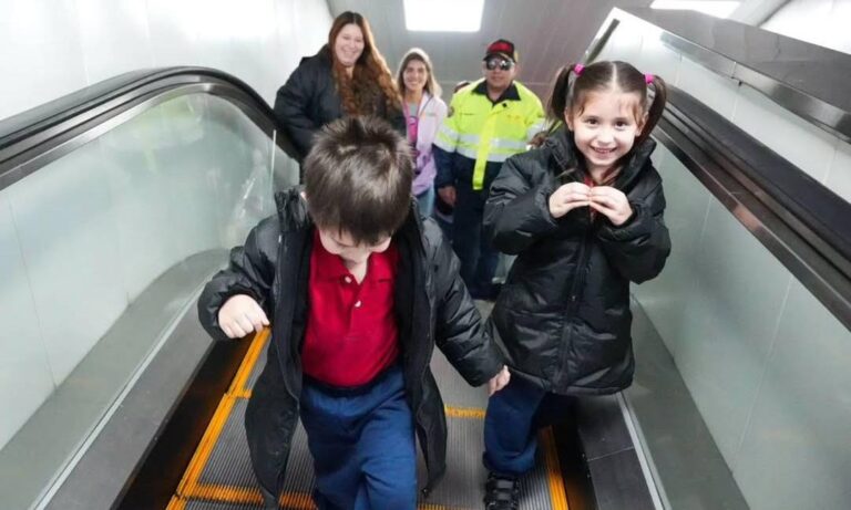 Llegan al país 110 migrantes venezolanos deportados por EE. UU.