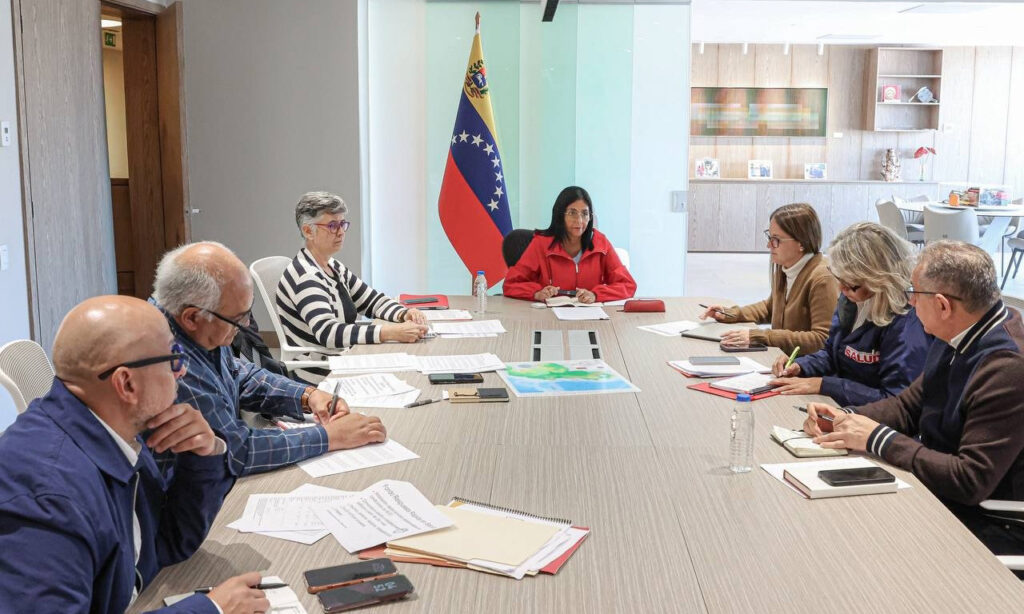 Delcy Rodríguez se reúne con autoridades de salud para coordinar nuevos planes