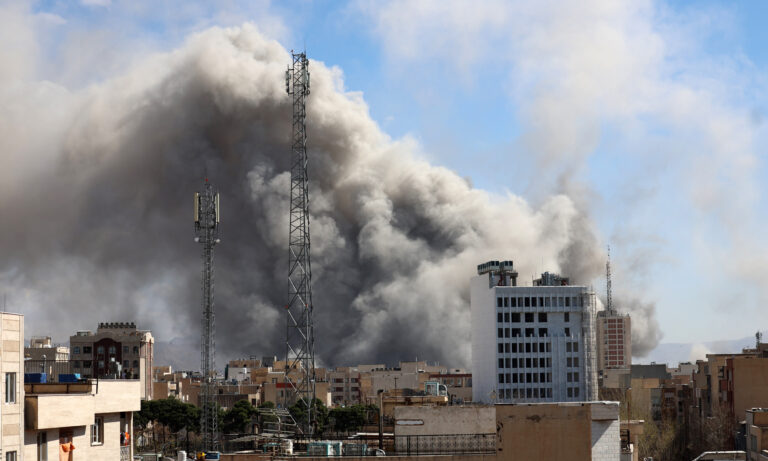 Israel ataca el corazón de Teherán e Irán promete vengar la muerte de Jameneí