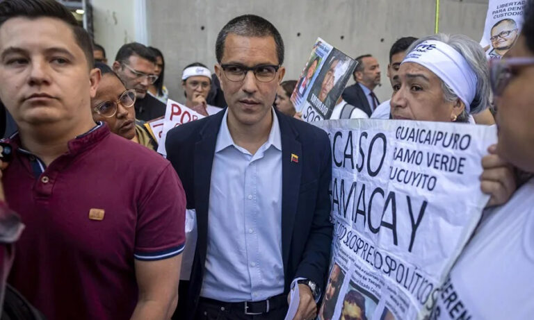Arreaza anuncia la excarcelación de 31 militares bajo el marco de la amnistía