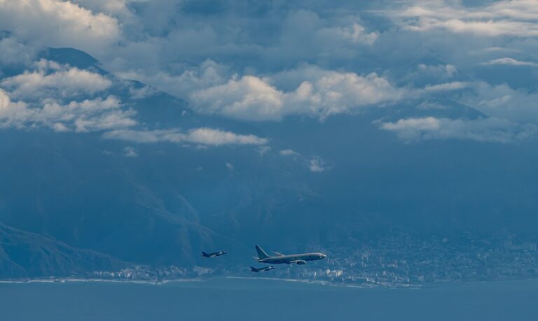Aeronaves de EE. UU. sobrevuelan frente a las costas venezolanas