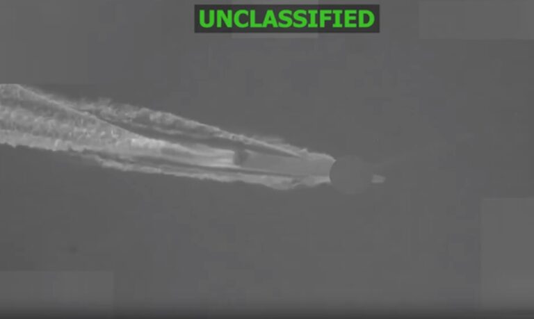 EE. UU. ataca “narcolancha” en el Pacífico oriental: hay 3 sobrevivientes