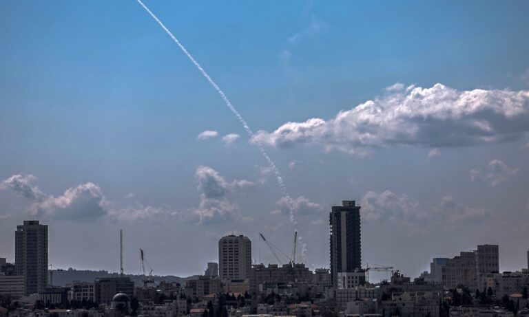 Medios iraníes afirman que Irán atacó la oficina de Netanyahu en Israel