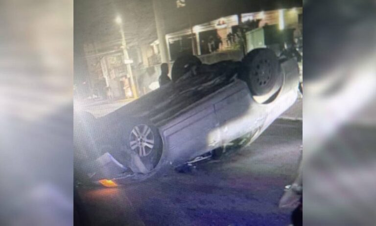 Carro se vuelca tras aparatoso accidente en Maracaibo