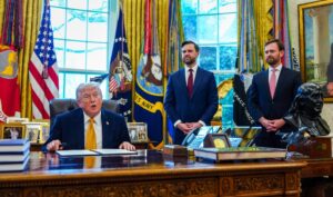Trump asegura que sería un “gran honor” para él “tomar Cuba”