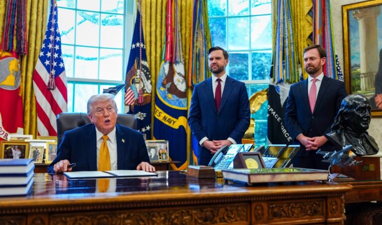 Trump asegura que sería un “gran honor” para él “tomar Cuba”