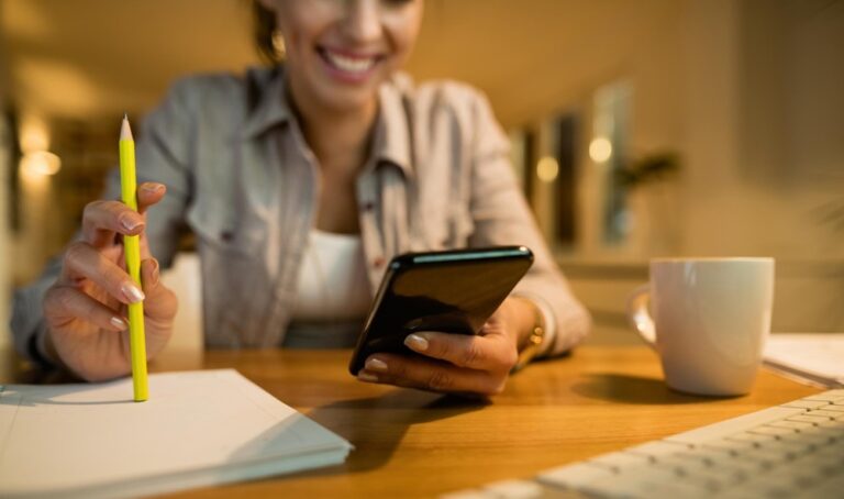 El trabajo extra digital: cómo las apps están cambiando la forma en que ganamos y gastamos