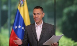Ernesto Villegas renuncia a su postulación al cargo de defensor del pueblo
