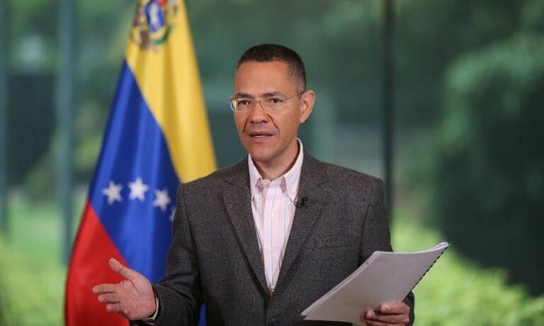 Ernesto Villegas renuncia a su postulación al cargo de defensor del pueblo