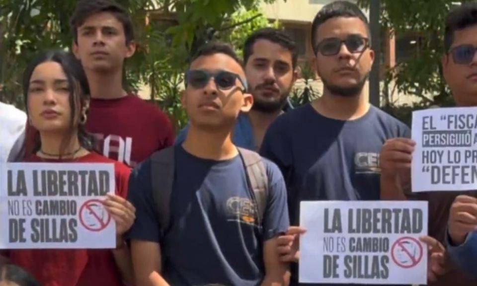 Estudiantes de la UCV piden renuncia de Saab en la Defensoría del pueblo
