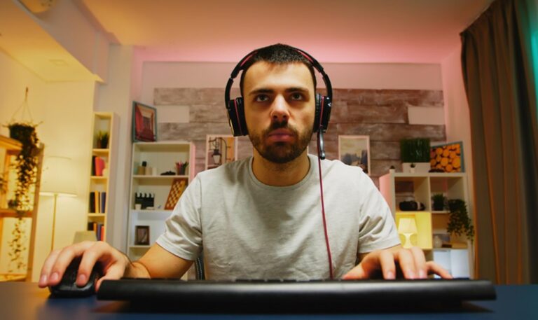 Fatiga del chat de voz y la alegría silenciosa de jugar solo por un tiempo