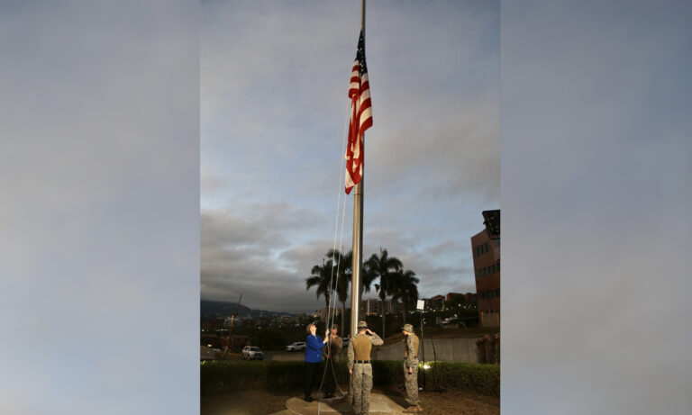EE. UU. iza nuevamente su bandera en la embajada en Caracas tras siete años