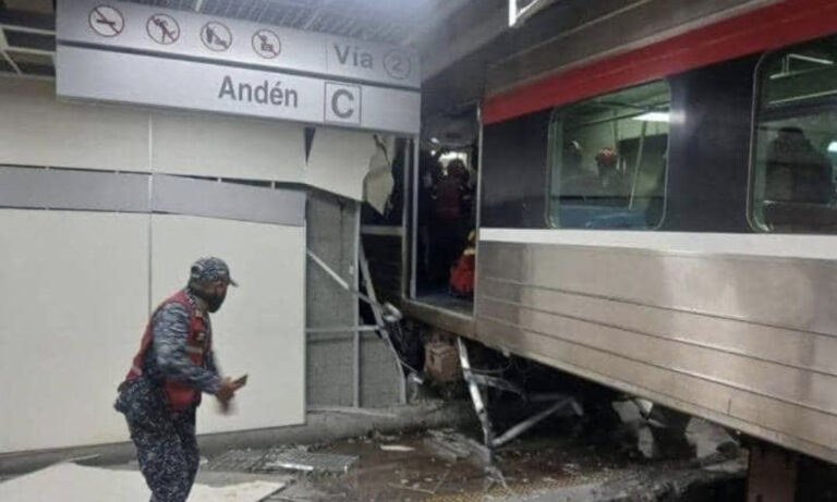 Se descarrila ferrocarril de los Valles del Tuy y choca contra pared en La Rinconada