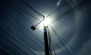 Halo solar embellece el cielo marabino