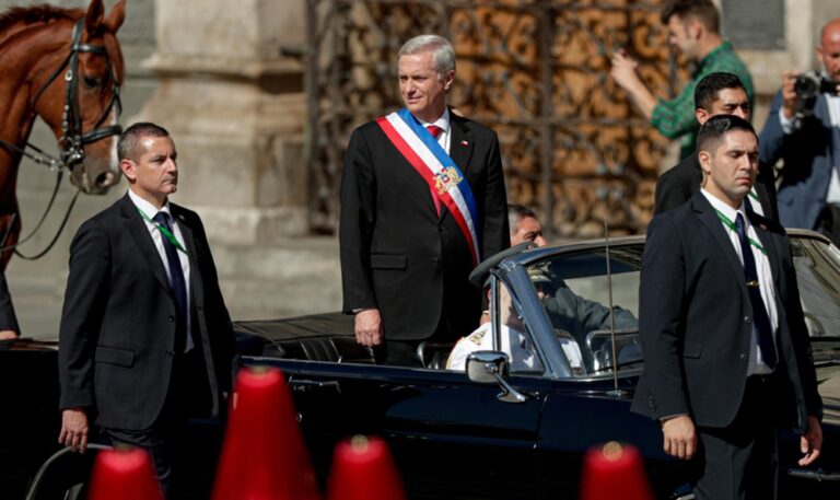Presidente de Chile firma decreto contra la migración irregular