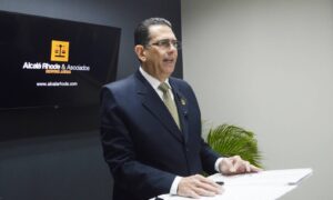 José Luis Alcalá Rhode anuncia que se postulará al cargo de fiscal general