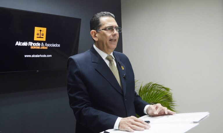 José Luis Alcalá Rhode anuncia que se postulará al cargo de fiscal general