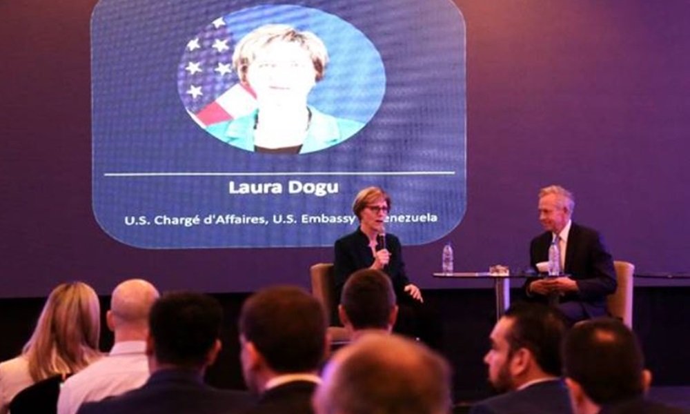 Encargada de Negocios de EE. UU. habla con inversionistas sobre oportunidades en Venezuela