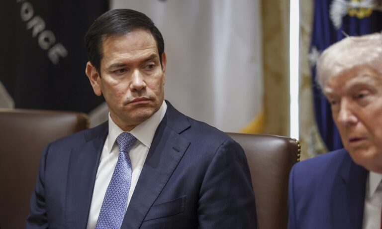 Rubio asegura que ingresos petroleros “ayudan” a maestros: aún ganan 130 bolívares