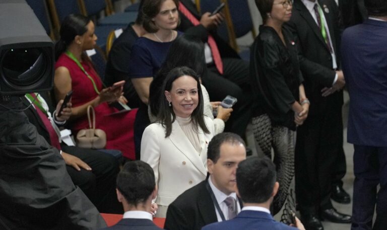 Machado aplaude cambio de mando en Chile y espera “emocionada” encuentro con venezolanos