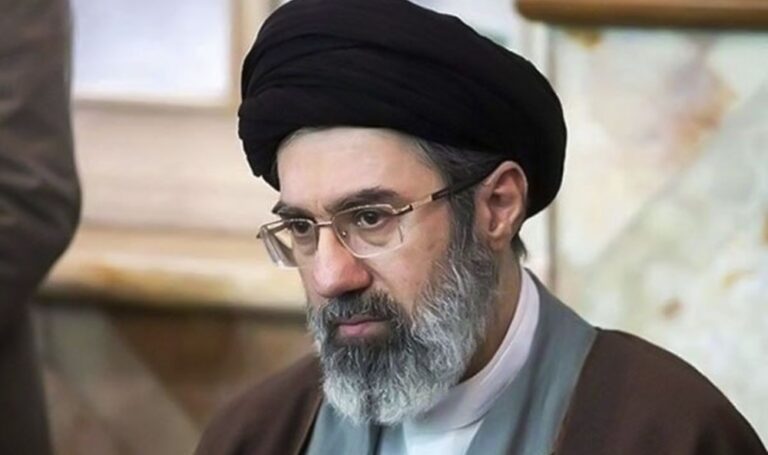 Trump insiste en rechazar al nuevo ayatolá y pide transición como la de Venezuela