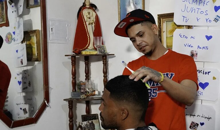 Venezolano deportado a El Salvador reclama $1,3 millones a EE. UU.