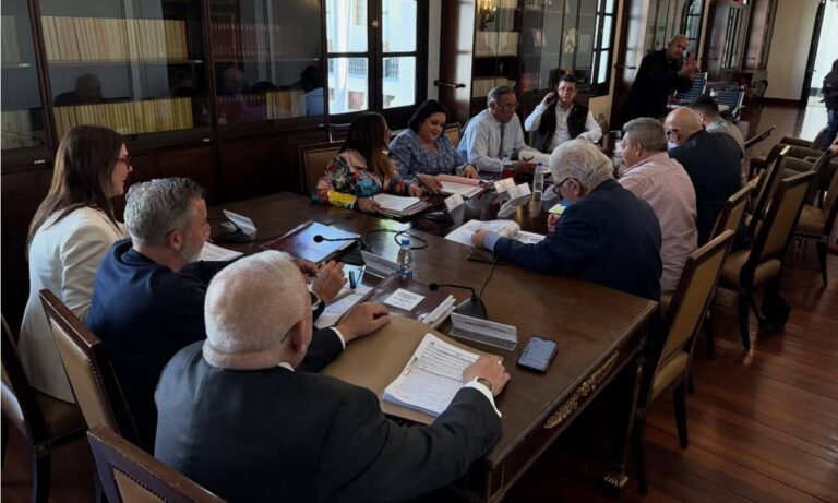 Hay más de 130 postulados para los cargos de fiscal general y defensor del pueblo