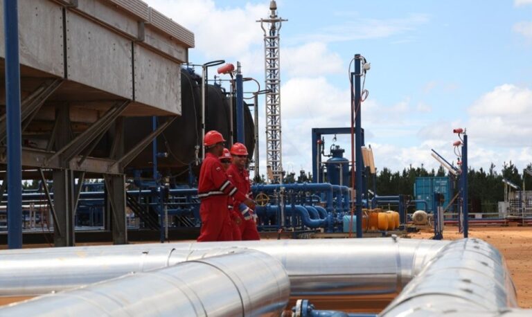 Producción petrolera del país sube 10 % y vuelve a superar el millón de barriles