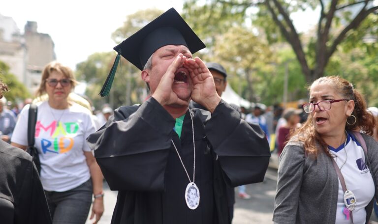 Piden declarar “emergencia laboral” por bajos salarios