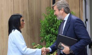 Gobierno firma acuerdo con Repsol para “garantizar el suministro de gas”
