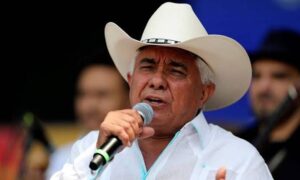 Reynaldo Armas revela que permaneció 30 días hospitalizado en Colombia