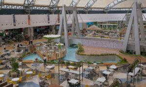 Centros comerciales se suman al ahorro energético en medio de fallas eléctricas