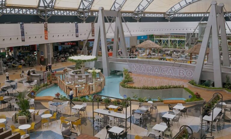 Centros comerciales se suman al ahorro energético en medio de fallas eléctricas