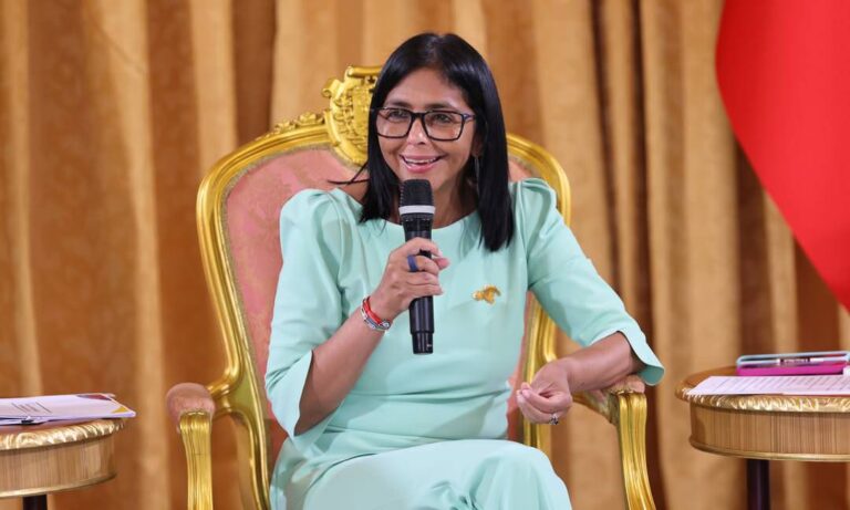 Delcy Rodríguez informa que diplomáticos viajarán a EE. UU. para el inicio de relaciones