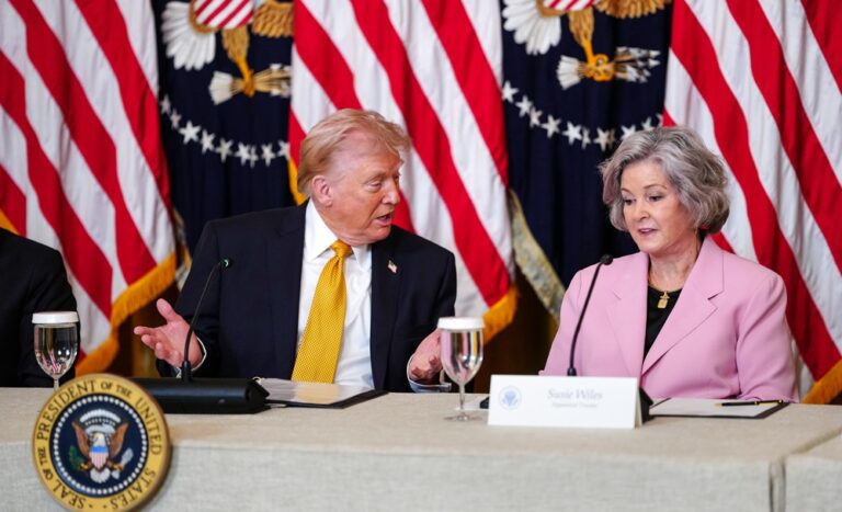 Le diagnostican cáncer de mama a Susie Wiles, jefa de gabinete de Trump
