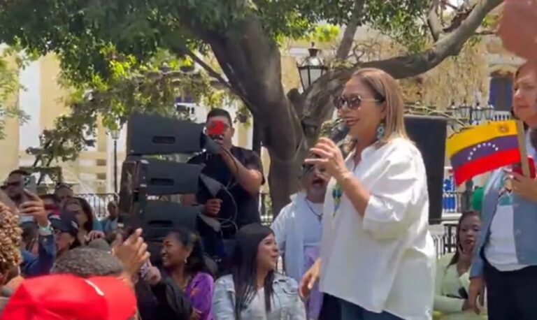 Diputada Tania Díaz propone hacer “una vaca” para pagar defensa de Maduro