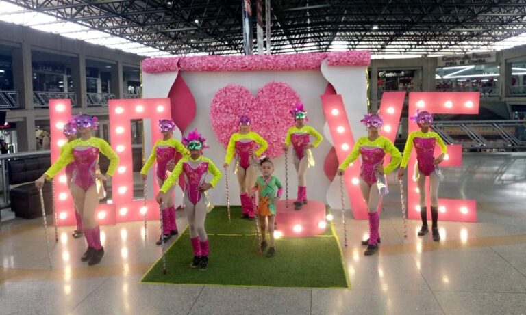 Escuela de batuteras pide nueva sede: entrenan entre el polvo y la humedad