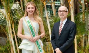 Valeria Di Martino visita la Embajada de Japón en su preparación al Miss International