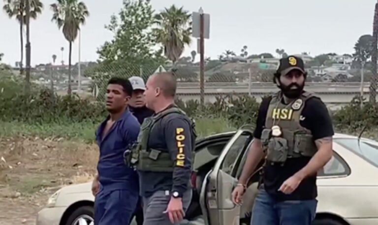 Sentencian a 8 meses de cárcel a venezolano por morder a un agente del ICE