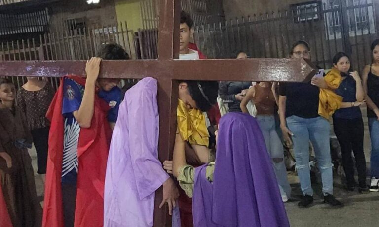 Con misas y viacrucis conmemoran en Maracaibo el Viernes de Dolores
