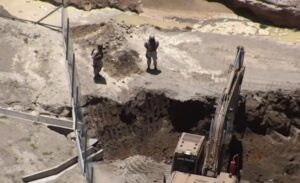 Chile inicia construcción de zanjas y muros contra inmigrantes en la frontera norte