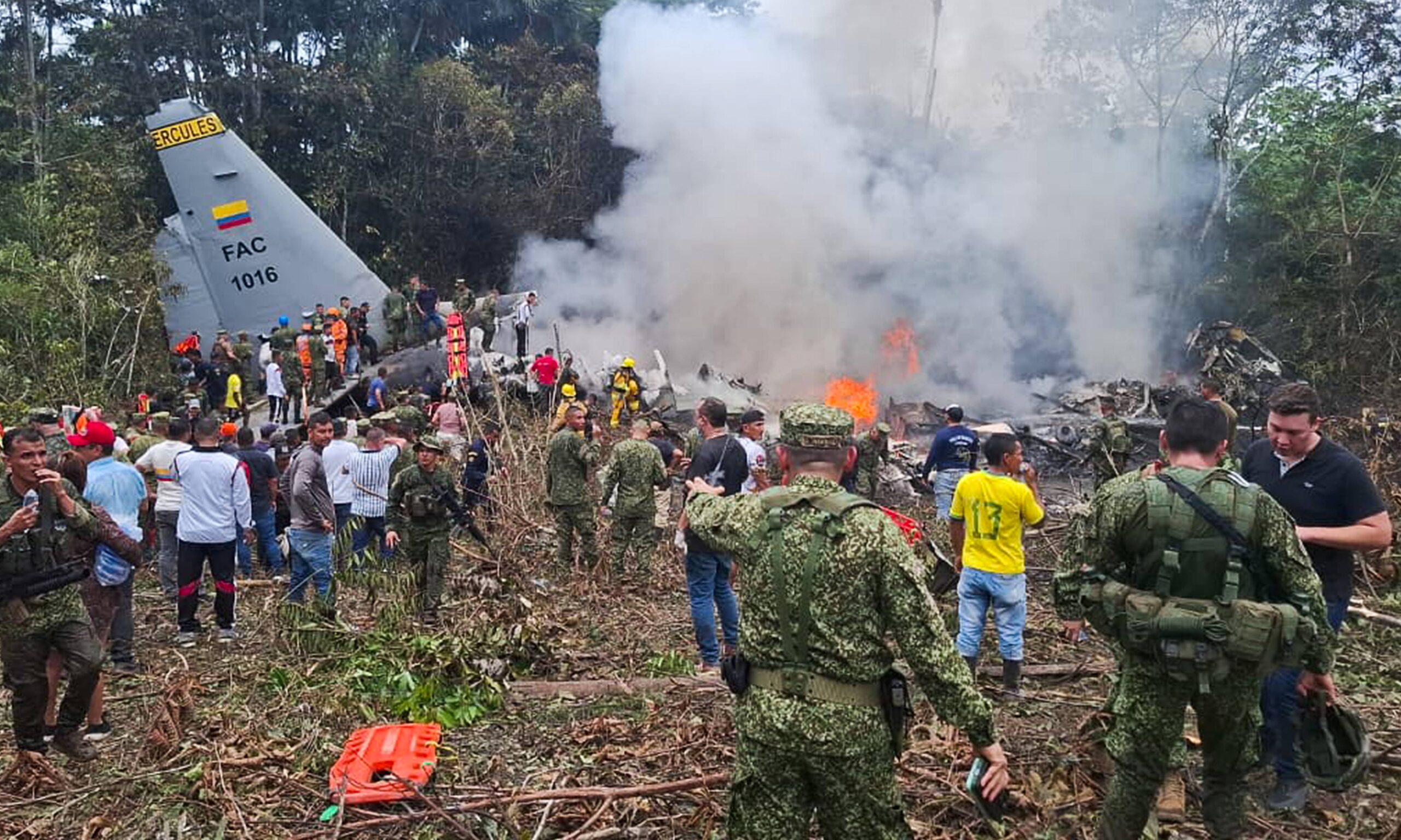 Confirman al menos 8 muertos y 83 heridos en accidente de avión militar en Colombia