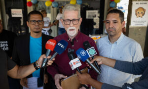 Opositores entregan a la AN lista de presos políticos para su revisión
