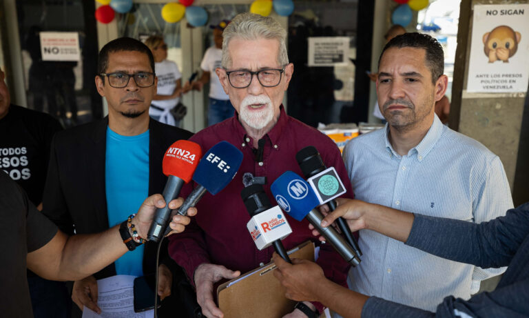 Opositores entregan a la AN lista de presos políticos para su revisión