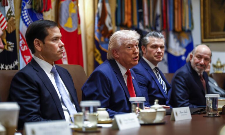 Trump bromea con que se presentará a las elecciones contra Delcy Rodríguez